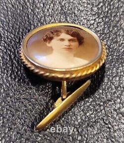 Victorian Mourning Memento Mori Lady & Man Sweethearts in Photo Buttons